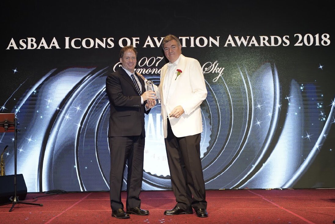 AsianBAA's tweet photo. Congrats to @bombardierjets #BillSiejna receiving #BestManufacturer Award at last weekend’s @AsianBAA #IOA2018 Industry Awards & Charity Gala event in aid of @OrbisIntl - first time winners of this coveted category. #bizav @AINonline @GearuptvLizm @blueskybizav @CorpJetInvestor https://t.co/xhgwaS2mx3