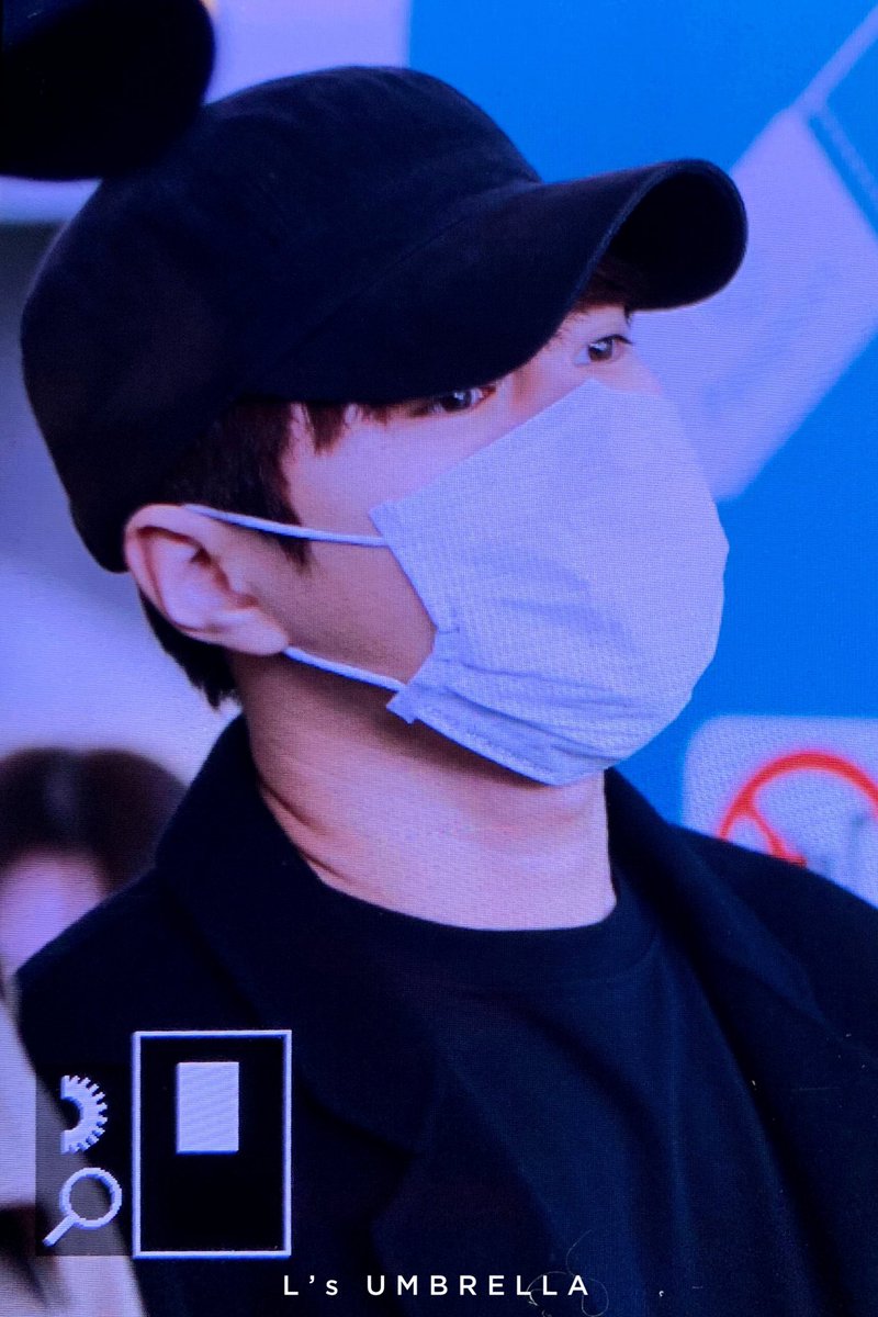 umbrella__l's tweet photo. 181117 ICN #명수 #엘 https://t.co/sD0sRMoiPm