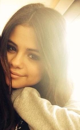 selenasbates's tweet photo. I always want you to be happy https://t.co/4JITX9QGQx
