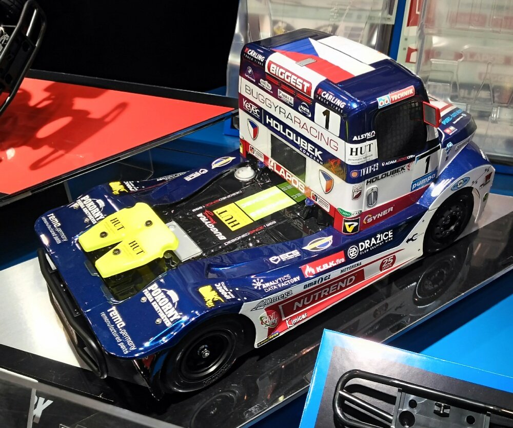 会場発表新製品】 1/14電動RCカー「BUGGYRA FAT FOX」トラック