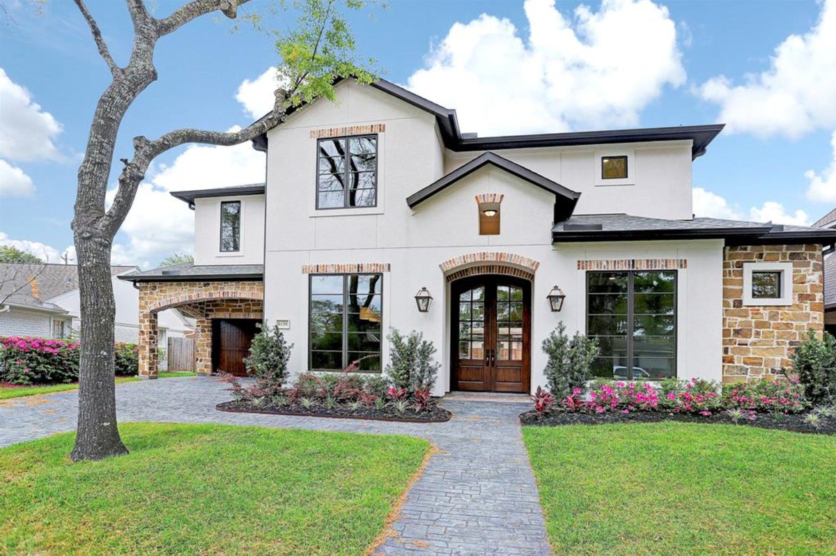 CarnanP's tweet photo. New construction in Briargrove, 5-6 bedrooms w/ 5.5 baths, huge game room w/ wet bar. Pre plumbed for water softener, epoxy garage floor, double paned hi efficiency windows, pre-wired for alarm &amp; 8 exterior cameras, LED lights &amp; summer kitchen with outdoor fireplace MLS 15968846 https://t.co/JT1anMnR5N