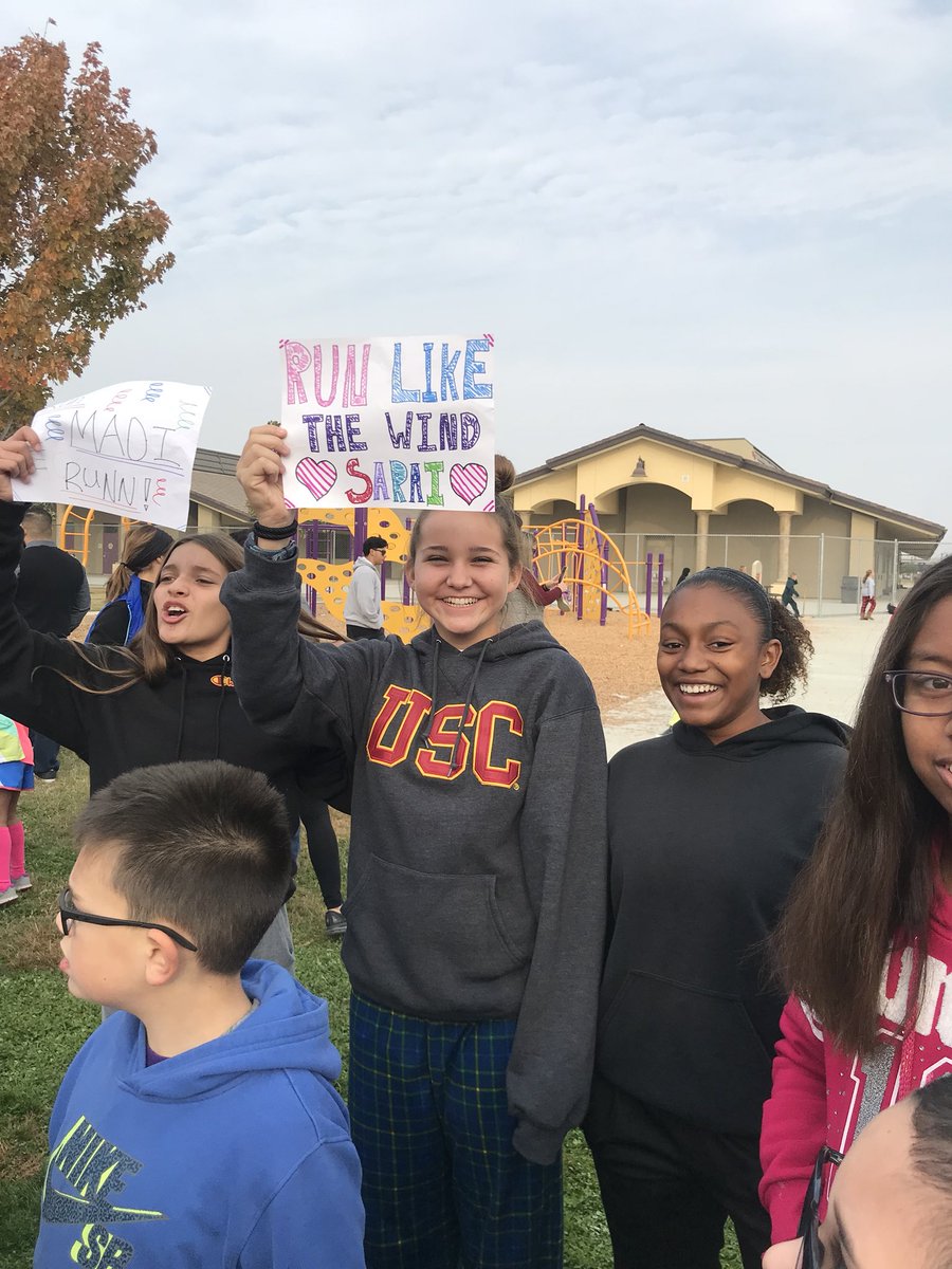 marv_mrs's tweet photo. #TCSDshare #AVfollowmylead @alpine_vista @KarenHoppert Happy Thanksgiving from my crazy turkey bunch! https://t.co/L5RqaeN1qZ