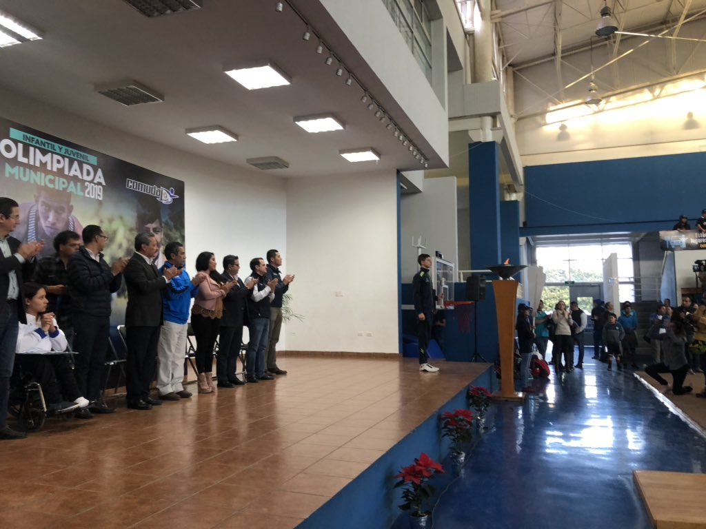 irapuatogob's tweet image. Julio Octavio, irapuatense ganador de la medalla de oro a nivel nacional #CONDEBA, nacional Junior y el  abierto nacional, entre muchos otros; realzó el encendido de la antorcha en la Olimpiada Infantil y Juvenil. #Irapuato sigue impulsando el deporte por una #MejorCiudad