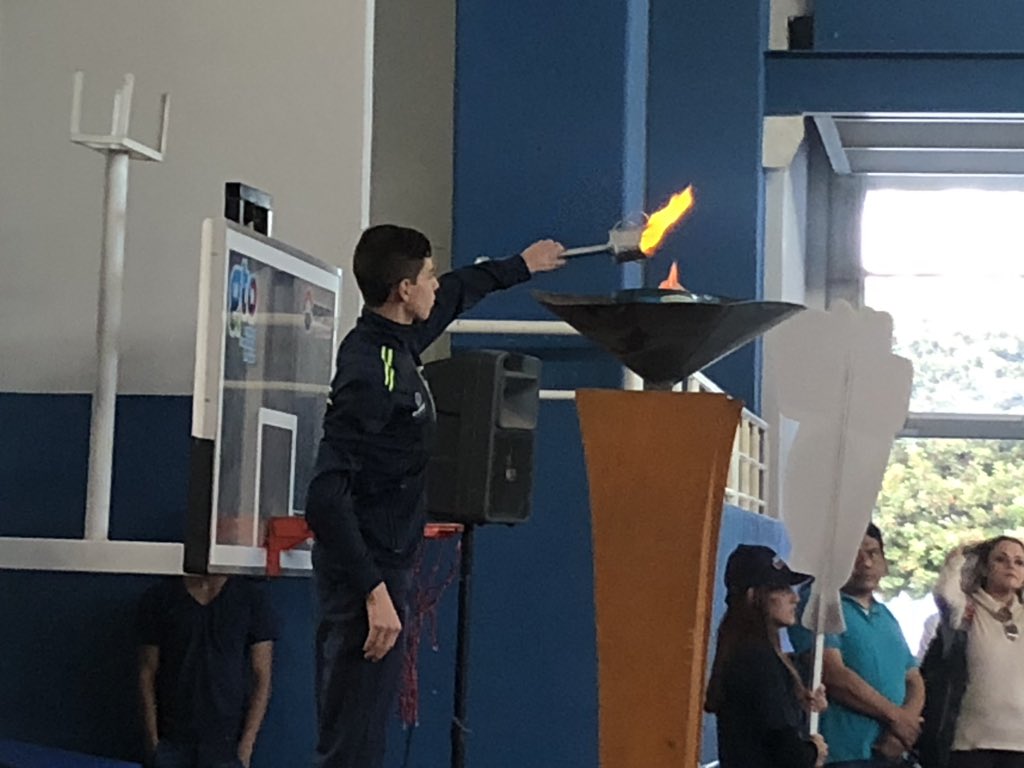 irapuatogob's tweet image. Julio Octavio, irapuatense ganador de la medalla de oro a nivel nacional #CONDEBA, nacional Junior y el  abierto nacional, entre muchos otros; realzó el encendido de la antorcha en la Olimpiada Infantil y Juvenil. #Irapuato sigue impulsando el deporte por una #MejorCiudad