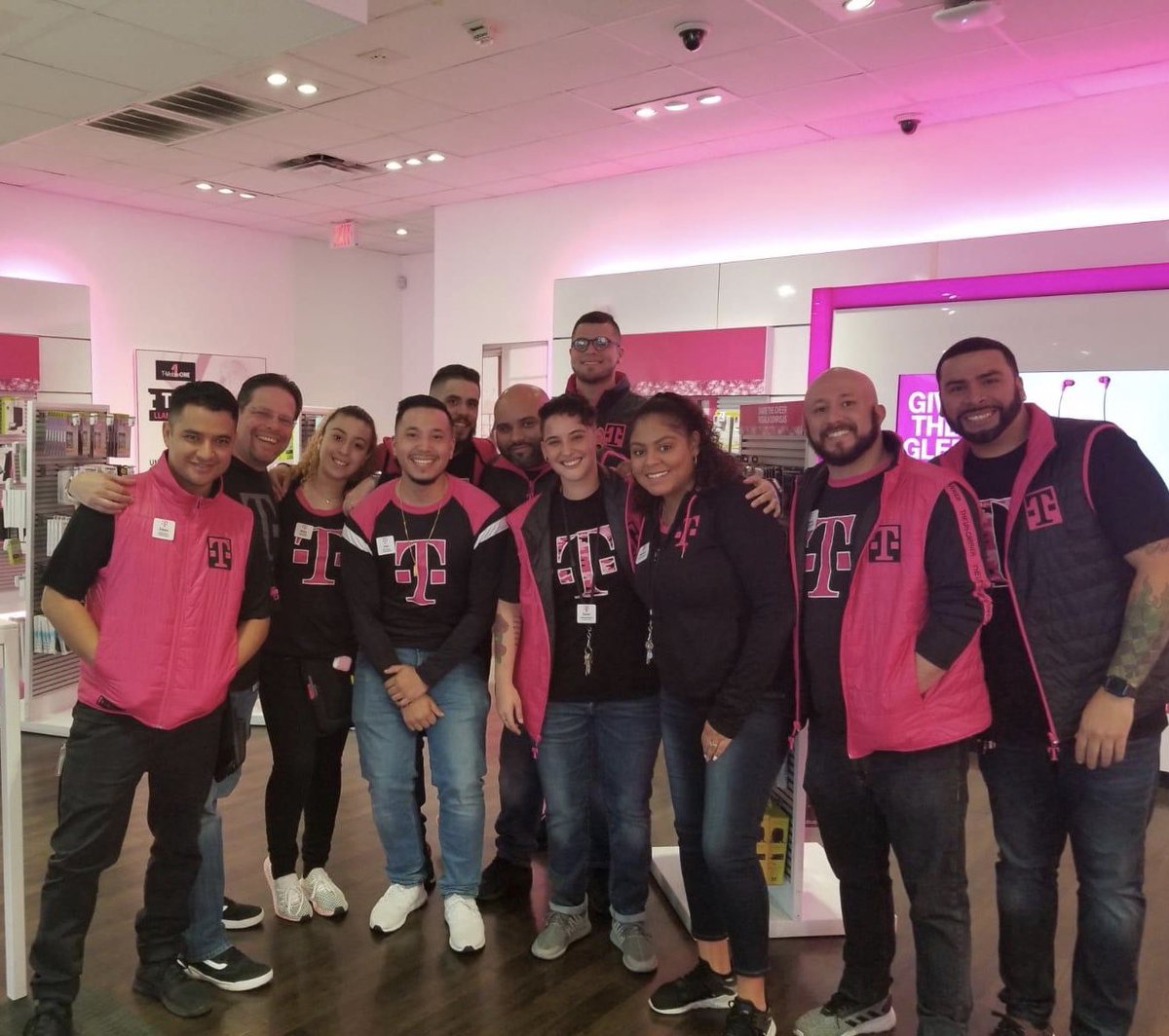 MRM8907's tweet photo. Magenta Friday has been a major hit at Miami Lakes! @RJGomezIII joins us today to connect with customers, &amp; to congratulate our latest addition to the Miami North’s RSM team! Congrats @lrebolledo2782! #TMobile #miaminorth #AreYouWithUs #SFL @bnash001 @JonFreier @tmobilecareers https://t.co/dDatI5Q3MB