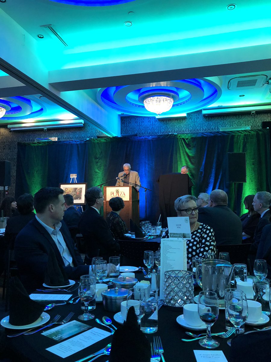 EACOMTimberCo's tweet photo. Heureux de compter parmi nous Pierre Dufour @MFFP_Quebec @coalitionavenir et @Pjcjoelgodin pour soutenir @FederationCP lors de cette soirée bénéfice des plus spéciales pour #EquipeEACOM. #nature #faune #NotreForêt https://t.co/SFj056nsnR