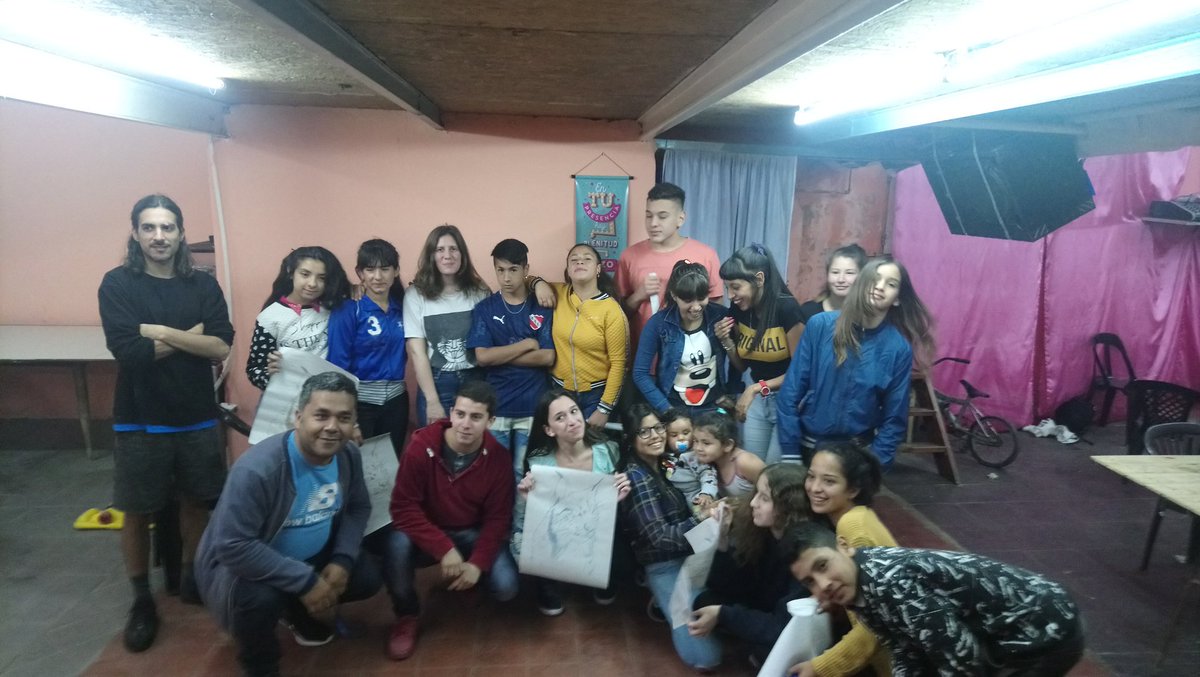 EnvionV's tweet photo. # taller de serigrafia
Donde los chicos aprendíeron distintas técnicas.

# Envíon mundo feliz
@Sede Don Orione Viejo y Libertad
#SOMOSBROWN https://t.co/rAfmlupofw