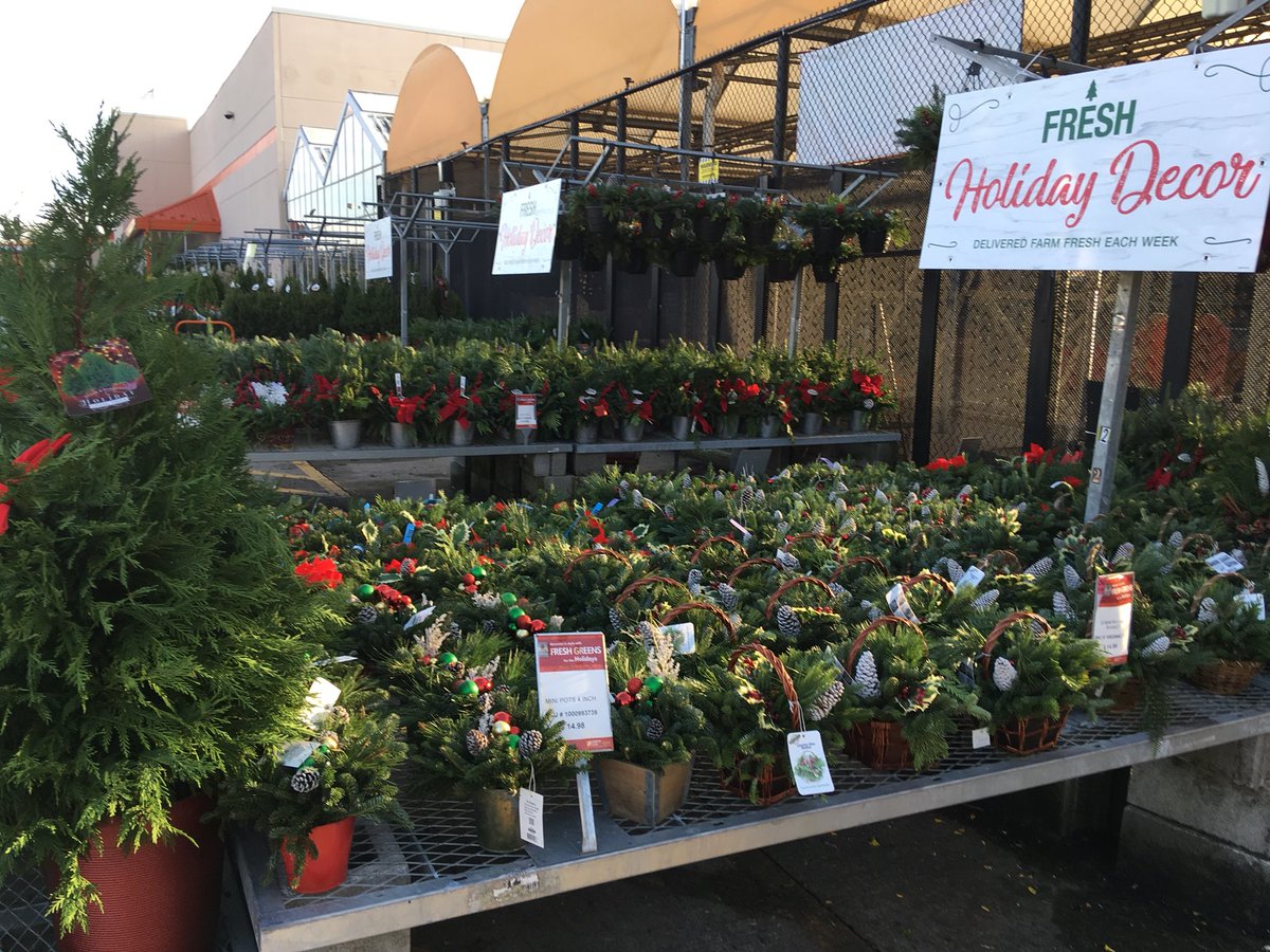 HD722 is ready for the season with a great selection of fresh holiday decor @PPSinHD <a href="/DyerEric18/">Eric Dyer</a>