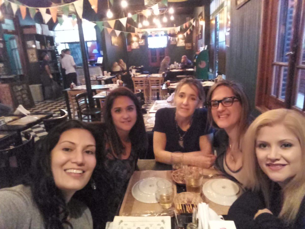 Jime_tegui's tweet photo. Que lindo meterte a hacer un curso y cruzarse con gente copada 😁🍺 #FelizViernes #Affter #Disfrutando https://t.co/SXHZYJCibO