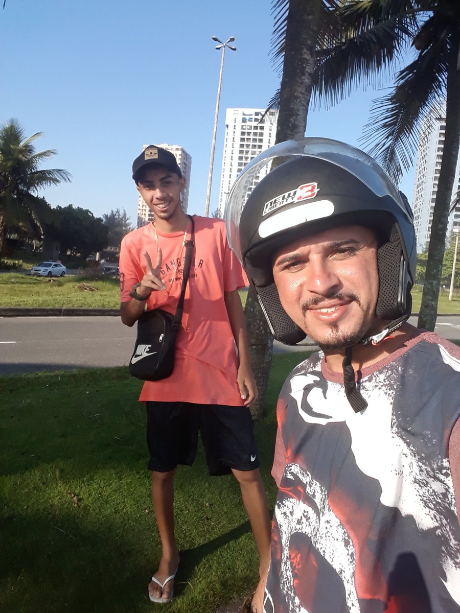 IgoorRoochaa's tweet photo. Aquele amigo que é amigo na hora boa e na hora ruim .. Dj divo kkkkk #Peranha @DjMaikinho2 https://t.co/ttvzFCesE6