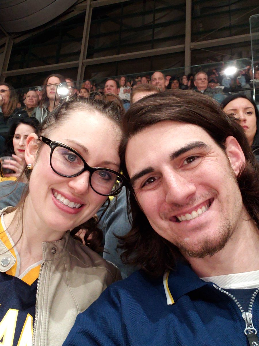 CoachStella18's tweet photo. First night away from the kids for a date night to watch our favorite Hoosier! @VicOladipo #hickorygamenight #Pacers https://t.co/vhXvmY70iF