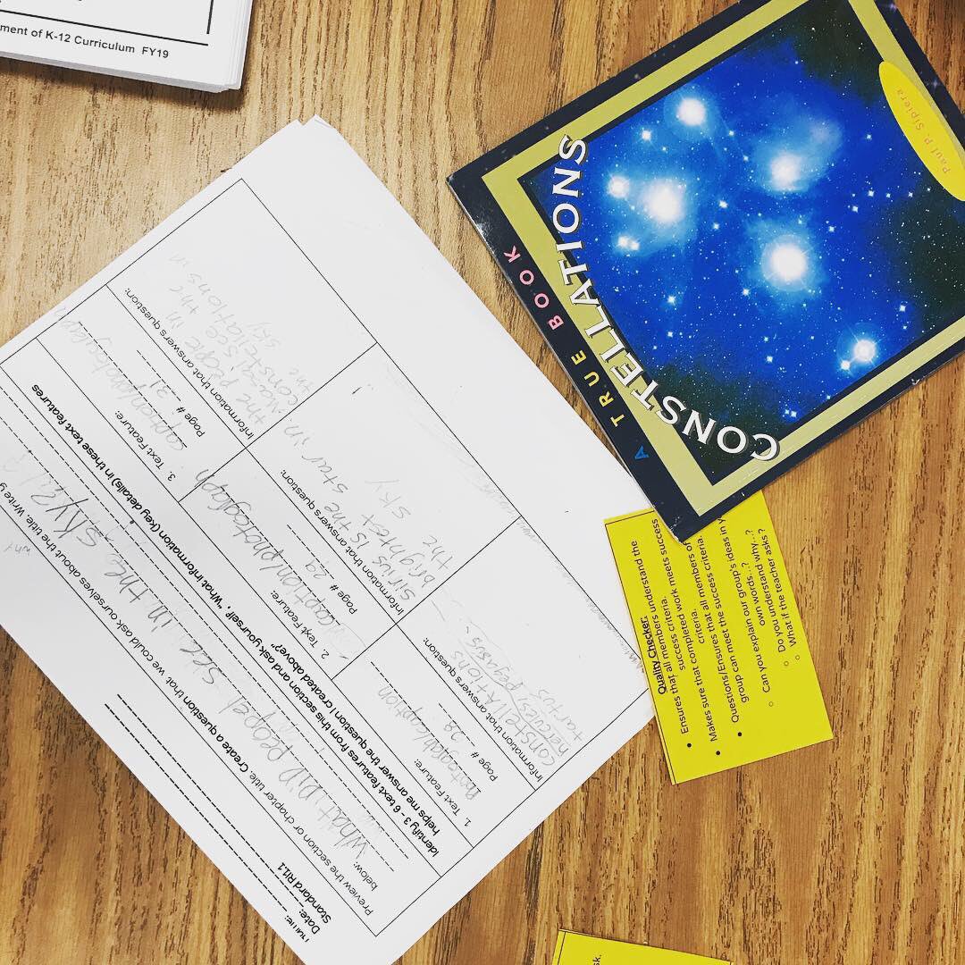 FabFlamingo2's tweet photo. #teamwork #makesdreamswork @CalusaES  First, teams previewed the chapter title, then they created a question and found key details that answered  their question. Last, they will determine the main idea! https://t.co/7nHZM7zsIg