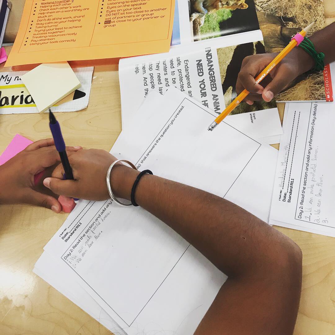 FabFlamingo2's tweet photo. #teamwork #makesdreamswork @CalusaES  First, teams previewed the chapter title, then they created a question and found key details that answered  their question. Last, they will determine the main idea! https://t.co/7nHZM7zsIg