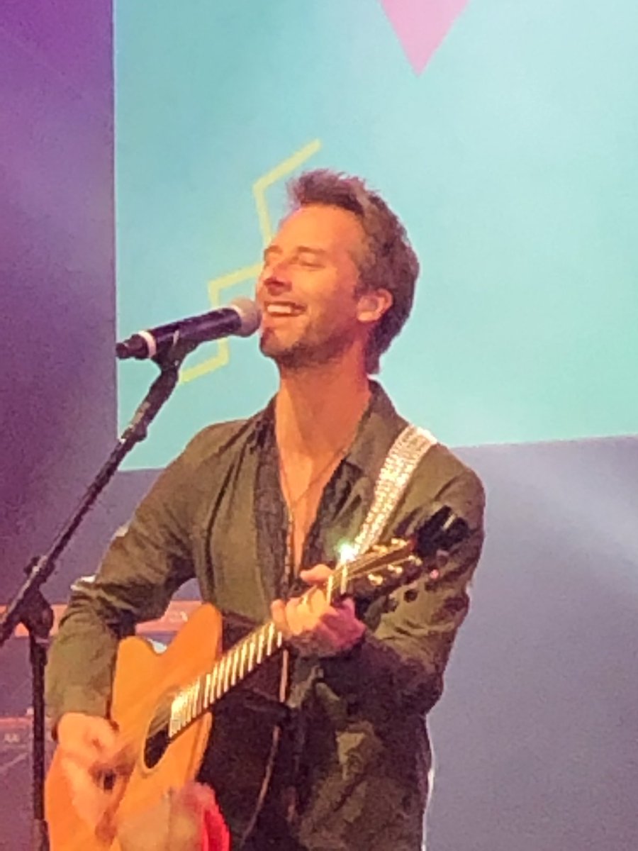 natti0306's tweet photo. Loving @ChesneyHawkes at Charity Ball https://t.co/H9gyrtfuAa