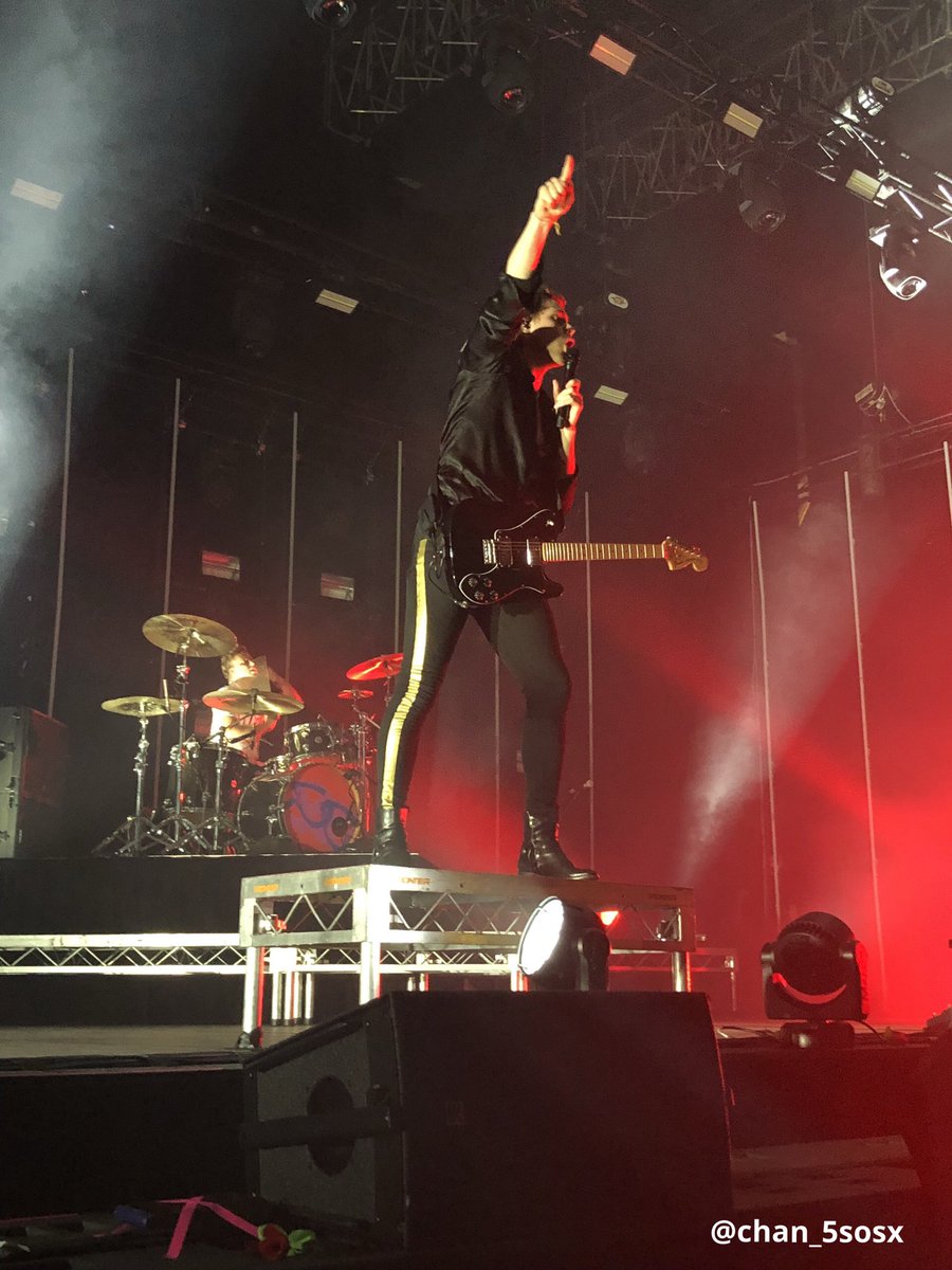 5sos_swiftyy's tweet photo. @Global5SOS @Michael5SOS This literally seems to long ago 😭😭 #MYTPerth @5SOS ❤️❤️❤️ https://t.co/vYiPyP7xDo