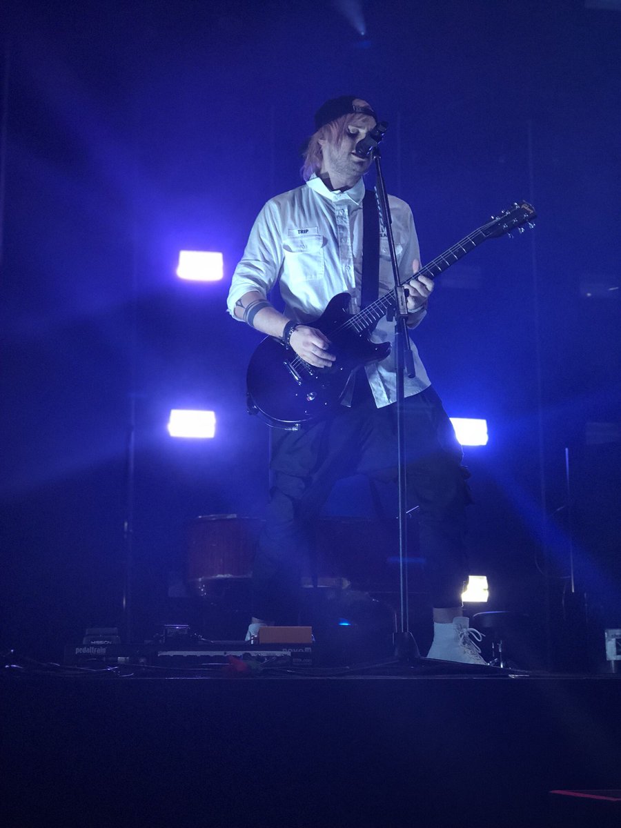 5sos_swiftyy's tweet photo. @Global5SOS @Michael5SOS This literally seems to long ago 😭😭 #MYTPerth @5SOS ❤️❤️❤️ https://t.co/vYiPyP7xDo