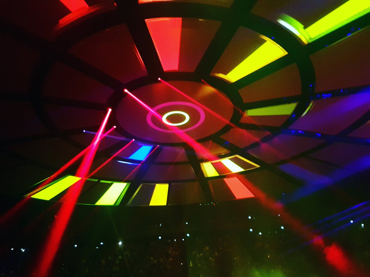 1c9c34b675c44d7's tweet photo. Quel Putain Putain Putain .....
Putain de Concert ! #Bercy5 @indochinetwitt @nicolasirkis !!!!
Grandiose !!!! https://t.co/QFeTgdo4mo