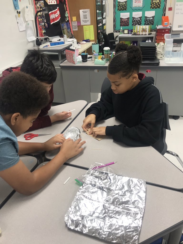 Mehoman15's tweet photo. Hands on density learning!! Which boat can hold the most mass? 🚣‍♀️ #density #KMSBeTheBest #science #6thgrade https://t.co/wqbCIbDZzU