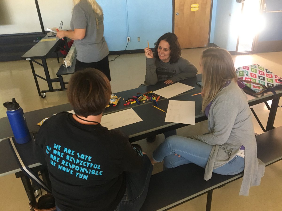 zsinger84's tweet photo. @MaranaSchools 4th grade rocking the PLC quarterly meeting @thornydaleMUSD #bringingtheknowledge #bringingtheawesome https://t.co/4x9IIoSY41