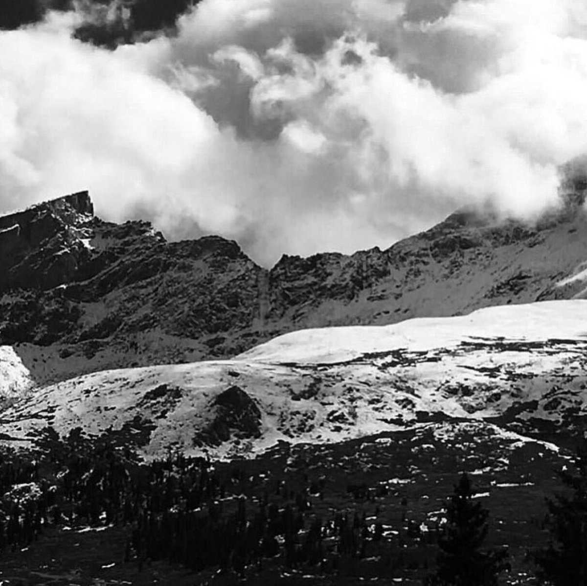 The Sawtooth between Mt. Bierstadt and Mt. Evans in the Colorado Front Range. It’s a class 3 traverse #colorado #coloradolove #colorado14ers #14ersofcolorado #14ers #frontrange #class3 #sawtooth #sawtoothtraverse #viewcolorado #blackandwhitephotography