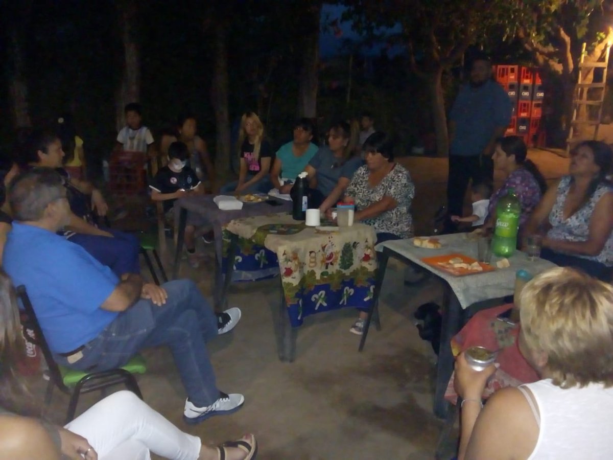 Reunión con vecinos de barrio Plumerillo en Anguinan. Disfruto mucho poder estar cerca de la gente y conversar sobre los problemas del día a día y pensar juntos soluciones. #Vuelvo, porque hice mucho pero aún queda mucho por hacer #Beder2019 #ElBederDeLaGente