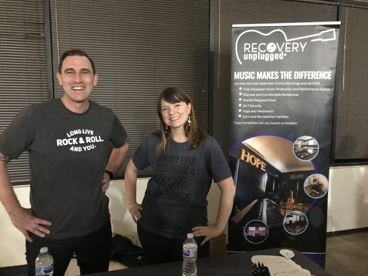 ru_encore's tweet image. Last night, myself and Caitlin Zinda attended the ACL Radio Broadcasts Vinyl Release Party. All proceeds from this event go to benefits the SIMS Foundation.
#simsfoundation #rutexas #ruaustin #recoveryunplugged