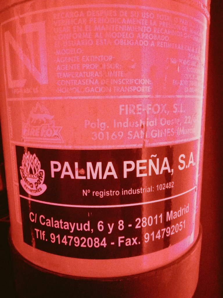 johnpardolta's tweet photo. Me parece maravilloso que exista una empresa de extintores llamada PALMA PEÑA. Ya sabéis lo que puede pasar en caso de incendio si no usáis los extintores...  #NamingFail #Intheeventoffire #imbrandfall #PalmaPeña https://t.co/YA8aXrR0uu