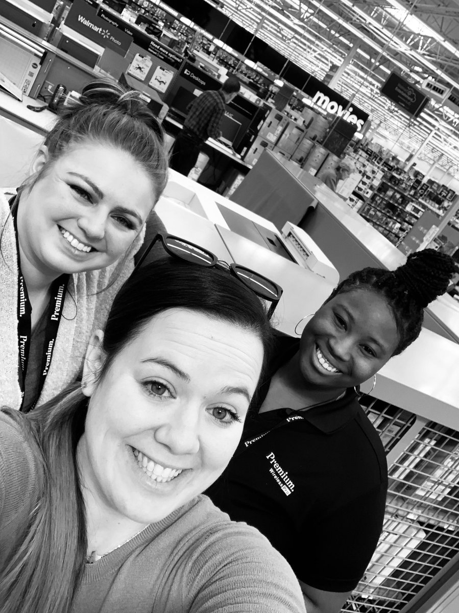 Working WALMART takeover &amp; premium table days to find new homes for some Sprint Deals!!! This girl La’Questa is killing it in Nac at wmt 163 and her sales manager Emily is WONDERFUL! <a href="/DonGuzzardo/">Don Guzzardo</a> <a href="/todd_margavio/">todd margavio</a> #SprintOwnsNR #sprintdealsfordays #SprintWMTKO