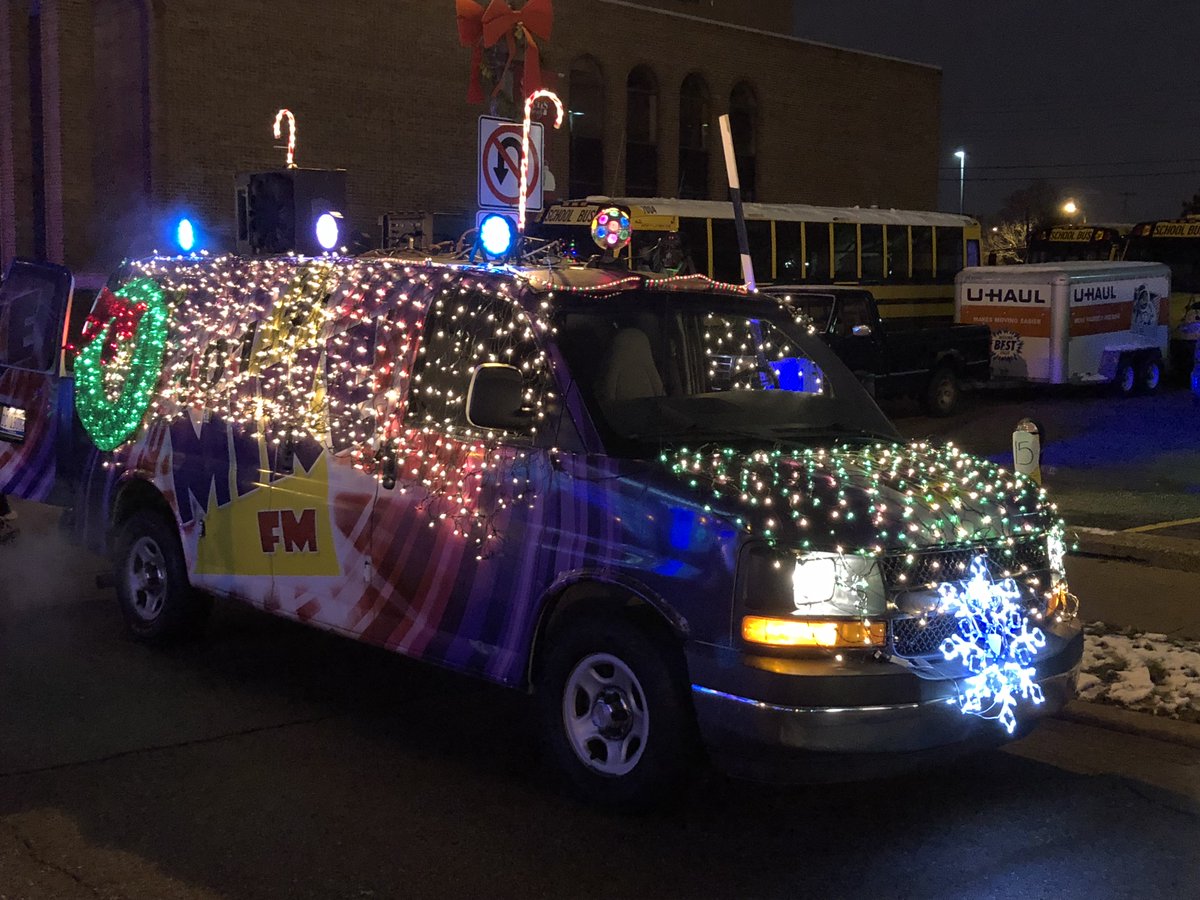 WHZZ1017MikeFM's tweet photo. Always a good time at @SilverBellsLans #silverbells2018 #1017MikeFM #HappyHolidays https://t.co/Y1CTgx2Nde