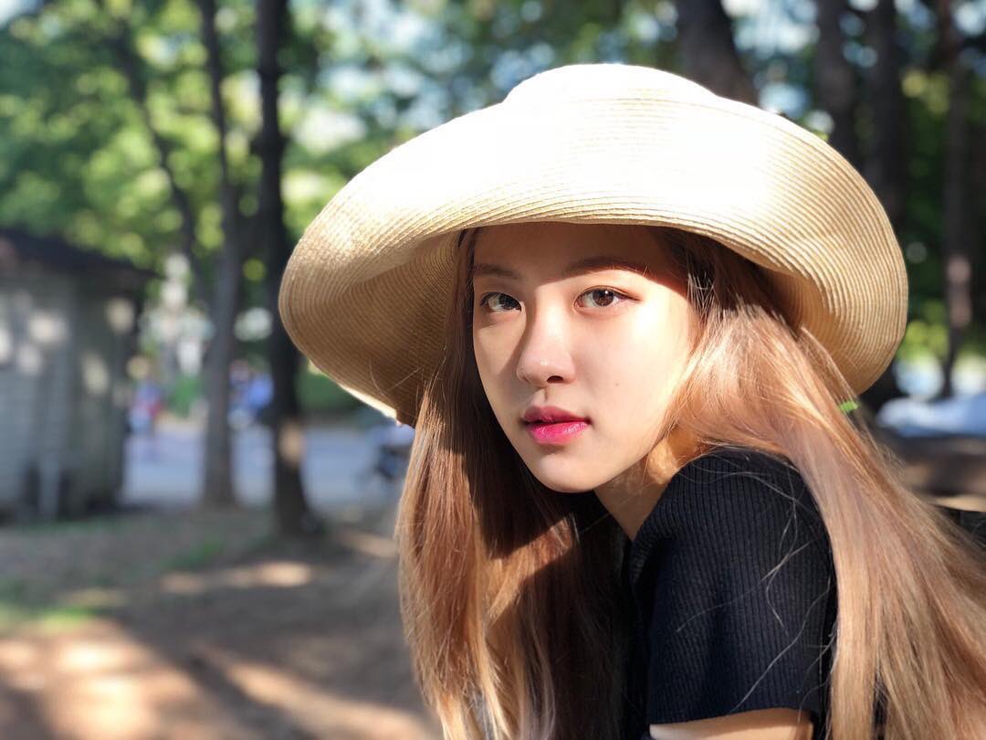 RosePics5's tweet photo. #rose #BLACKPINK #blink #parkchaeyoung #CHAEYOUNG #Chaelisa #roseane #roses_are_rosie #ROSEIVYOU #BLACKPINKINYOURAREA #BLACKPINK_IN_KOR_AREA_D1 #BLACKPINK_IN_KOR_AREA_D2 #BLACKPINK_IN_SEOUL_AREA #blackpinkinmy #blackpinkxdualipa #lisa #jennie #jisoo #blackpinklisa #blackpinkjisoo https://t.co/ab8SjJZXRs
