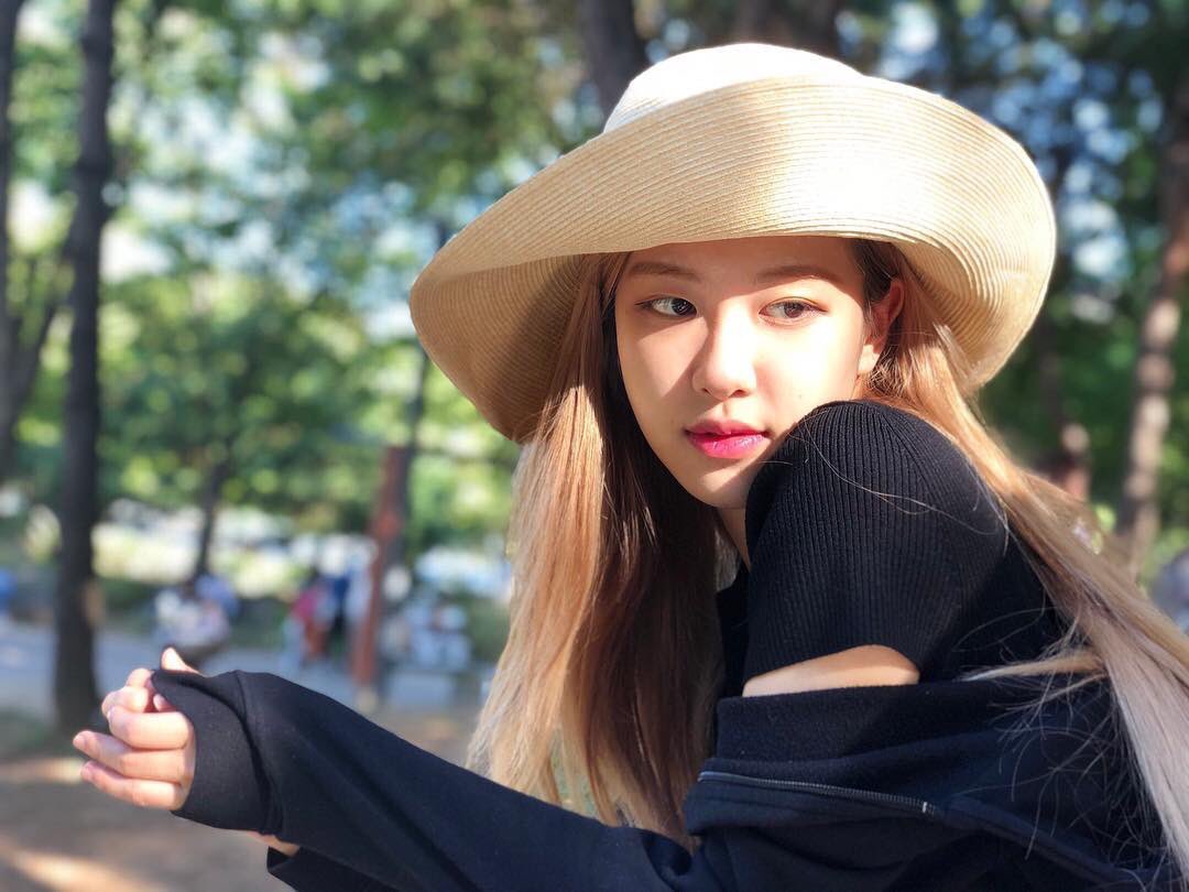 RosePics5's tweet photo. #rose #BLACKPINK #blink #parkchaeyoung #CHAEYOUNG #Chaelisa #roseane #roses_are_rosie #ROSEIVYOU #BLACKPINKINYOURAREA #BLACKPINK_IN_KOR_AREA_D1 #BLACKPINK_IN_KOR_AREA_D2 #BLACKPINK_IN_SEOUL_AREA #blackpinkinmy #blackpinkxdualipa #lisa #jennie #jisoo #blackpinklisa #blackpinkjisoo https://t.co/ab8SjJZXRs