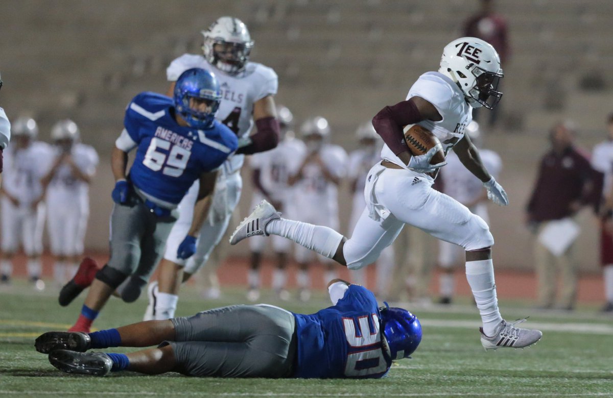 LambieMark's tweet photo. Coming up on halftime at the SAC. Midland Lee leads Americas 35-6. #txhsfbplayoffs #txhsfb #ephsfb https://t.co/q8JKxZ7KOV