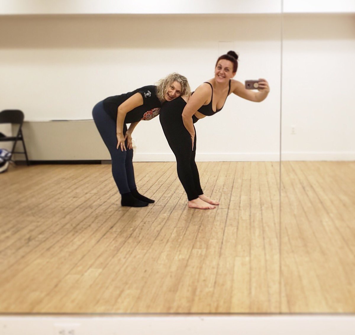 Minnie_Tonka's tweet photo. More #SchlepMagic in the #dancestudio today! Prepping for *THE 12TH ANNUAL MENORAH HORAH!* Sunday, 12/9 at ⁦@HighlineB⁩ ✡️😘🕎 GET YOUR TIX NOW!
...
#TheSchlepSisters #MenorahHorah #HebrewHotties #JewessRealness #Burlesque #ShowbizSisters #NYC #nycburlesque #Hanukkah2018 https://t.co/RMyNo8FGl4