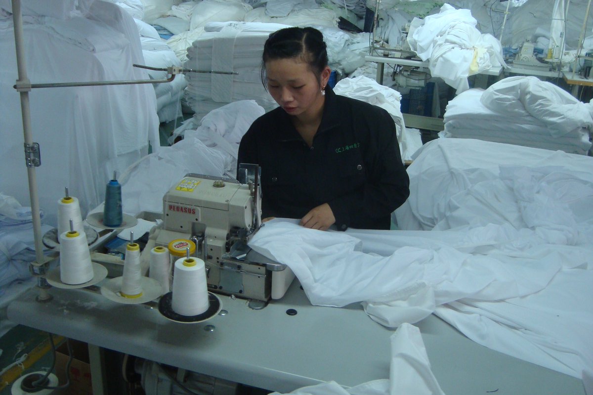 MattCheung5's tweet photo. Our processing of production for mattress protector. Every details will decide on the quality of our products. We always keep mind of this. Suzhou Xiongji Textile, a professional manufacturer of waterproof mattress protector. Contact with us, Email:matt@sz-xiongji.com. https://t.co/gjyzQNxKtZ