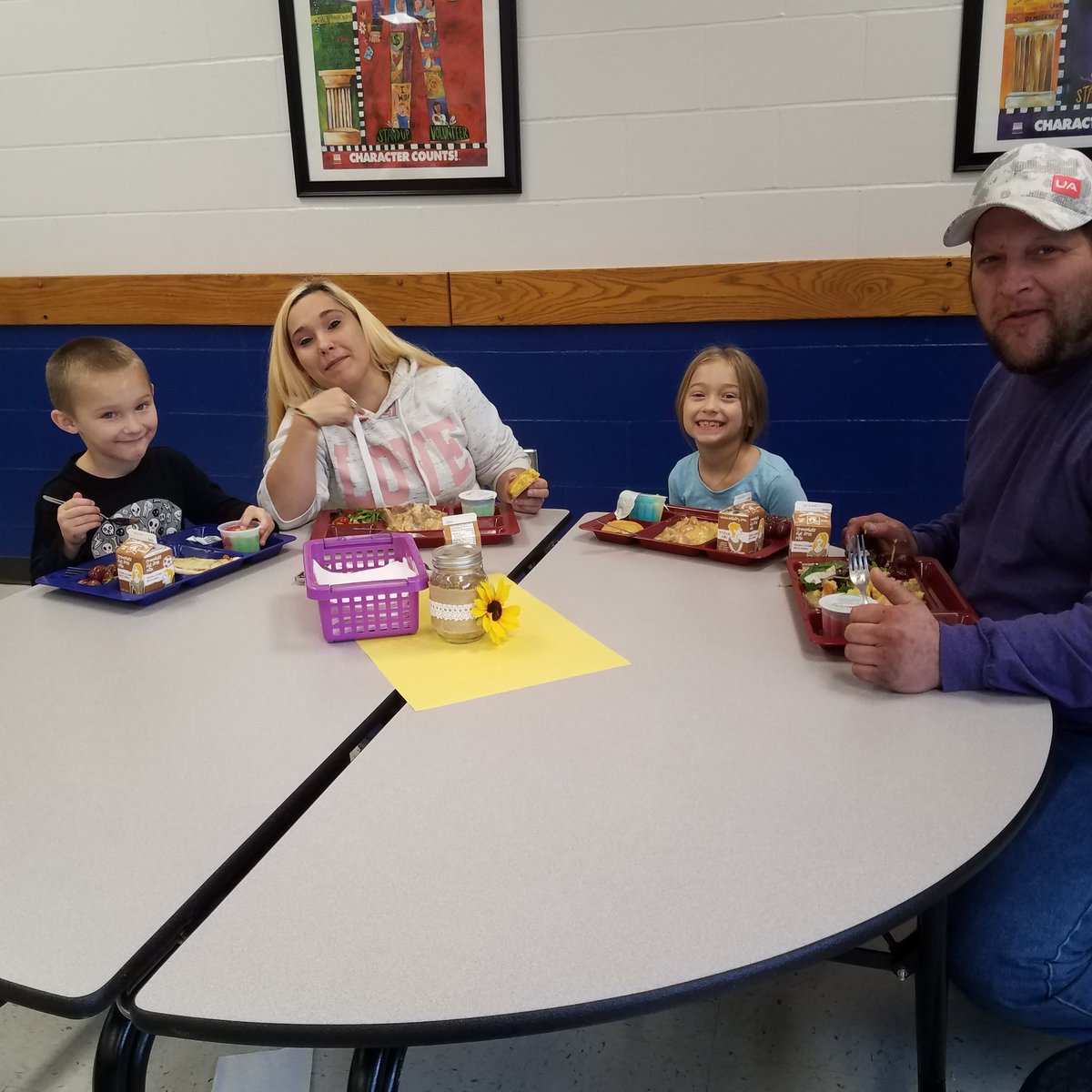 Mrs_Holsapple16's tweet photo. I love our school #box15 VIP day is a great day. It allows us to connect with family members! #mckinleykinder #mckinleymagic #mckinleytweets https://t.co/fzJ2dkJuHD