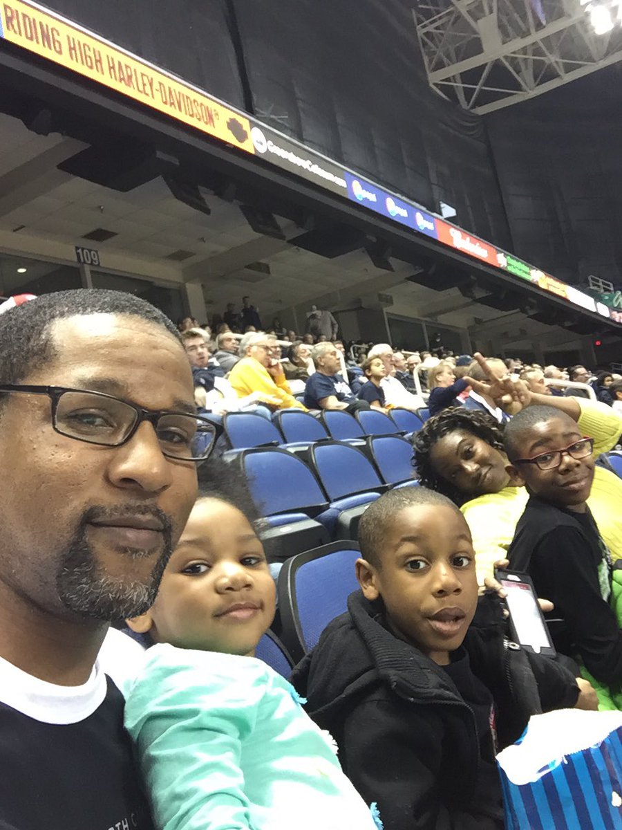 georgesillsjr's tweet photo. #letsgoG https://t.co/BiZEmD2wfT