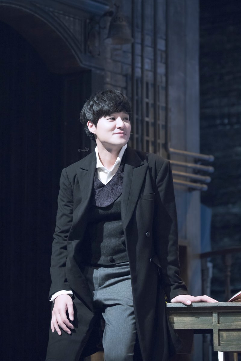 agapeSH's tweet photo. [RT이벤트] 랭보 초대권 나눔 합니다! 트친 한정 X, 연뮤덕 한정 O, 올려드린 김종구 배우님 회차 중에서 원하시는 회차 예매해드려요! 당발은 11/24 자정! 종구베를렌, 안 보고 넘어가시면 분명 후회하실 거예요! :) https://t.co/4qq5eiY0Mo