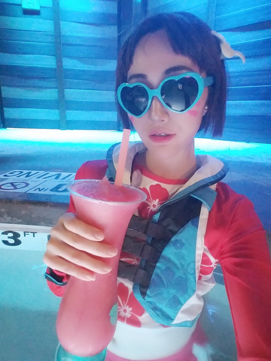 hanyuleum's tweet image. Splish splash!

#daishocon #dva #overwatch #cosplay