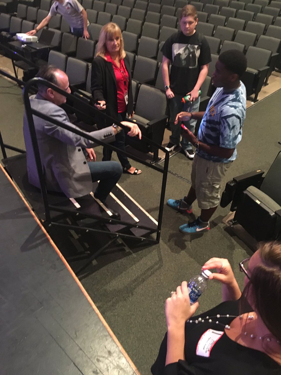 JAofPBTC's tweet image. Chuck Waimon thanks for flying in and imparting your wisdom @SRHSHawks @pbcsd #jalaunchlesson #GEW2018 great stories @pepsi @Fritolay @Quaker @Gatorade #inspire @cbarto1