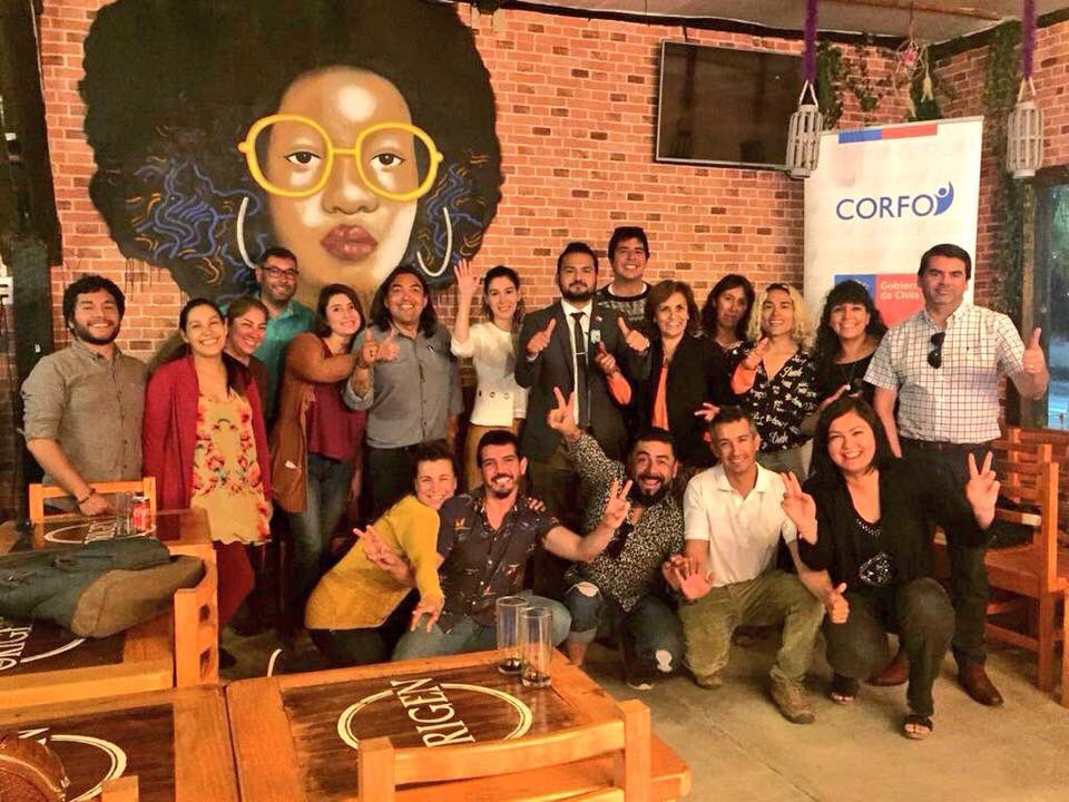 SercotecAtacama's tweet photo. 👆🏻En el marco de la #SemanaDeLaPyme nuestra directora @BassiBravo junto a @AtacamaEconomia y la directora de @CorfoAtacama se encuentran cerrando la jornada en Restobar El Orígen de #Caldera, participando en Meet Up con emprendedores locales.
#PymeMotorDeChile https://t.co/rw9HU2yxyN