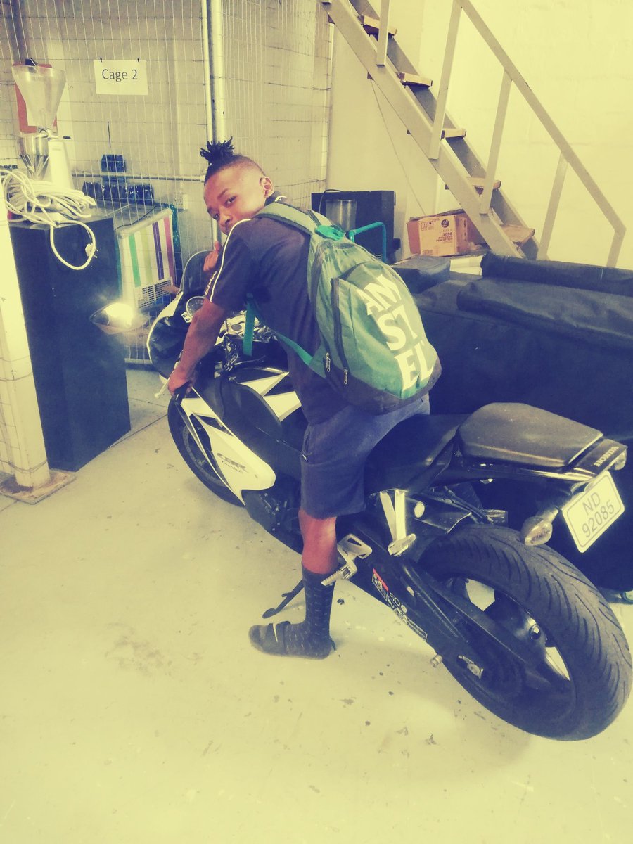 Sceloz16's tweet photo. Biker https://t.co/ZshbjhU1f2