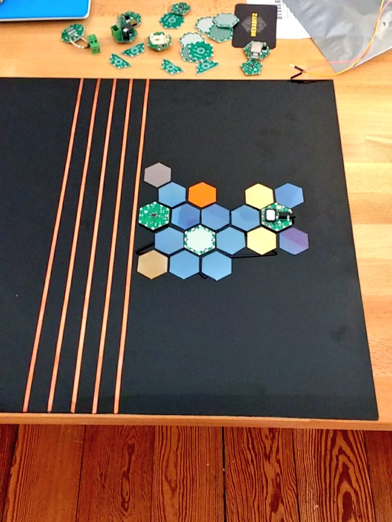 kassersynths's tweet photo. I must say these @HexabitzInc modules are a good companion of my dark backgrounds and metallic hexagons out of titanium and copper.
.
.
.
#geometricart #interactiveart #electronics #titaniumart #copperart https://t.co/yiAVHYCVZ5