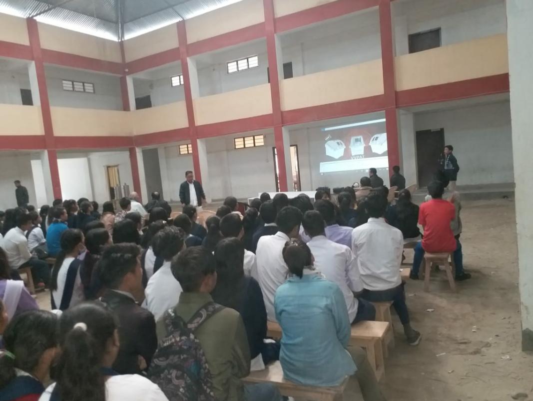 SveepEK's tweet photo. Huge Participation during Screening  of Documentaries on EVM &amp; VVPAT at Govt Higher Secondary School,Bazaar lane ,Seppa ,East Kameng District. 
#SveepEastKameng
@ceoarunachal https://t.co/Waa9g5KMEG