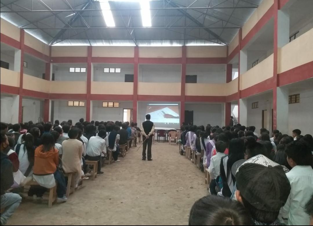 SveepEK's tweet photo. Huge Participation during Screening  of Documentaries on EVM &amp; VVPAT at Govt Higher Secondary School,Bazaar lane ,Seppa ,East Kameng District. 
#SveepEastKameng
@ceoarunachal https://t.co/Waa9g5KMEG
