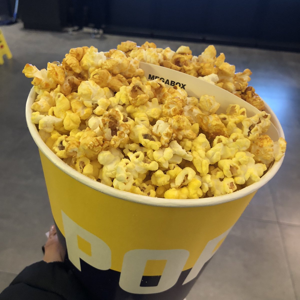 메가박스에선 반반 팝콘이쥬