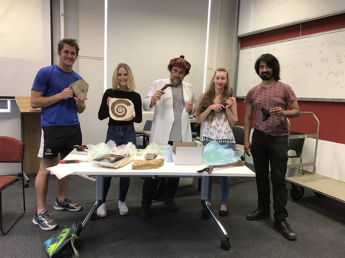 Thanks to this fab gang from @UofAPalaeos for a delightful arvo of palaeo fun for #BrightSparks @UniofAdelaide @JessieBTreloar @nerita_turner @Richard_J_Lewis @ray_chatterji