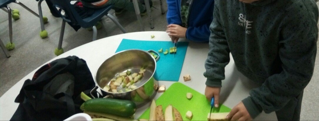 rgarcha88's tweet photo. What's cooking? Friendship Soup! #funfoodfridays #measurement #sel #statesofmatter #grade2 https://t.co/mvFbwmnjyF