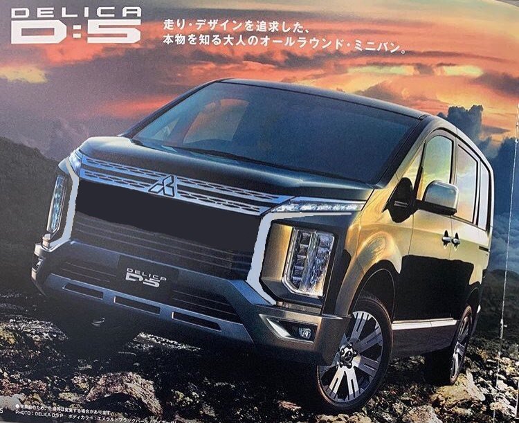 ななめ２ミリ 新型デリカd5のグリル黒く塗ってみたがなんか馬面感が増すな 他のダイナミックシールドみたいに左右にメッキがあると締まってカッコいいのに何故無くした