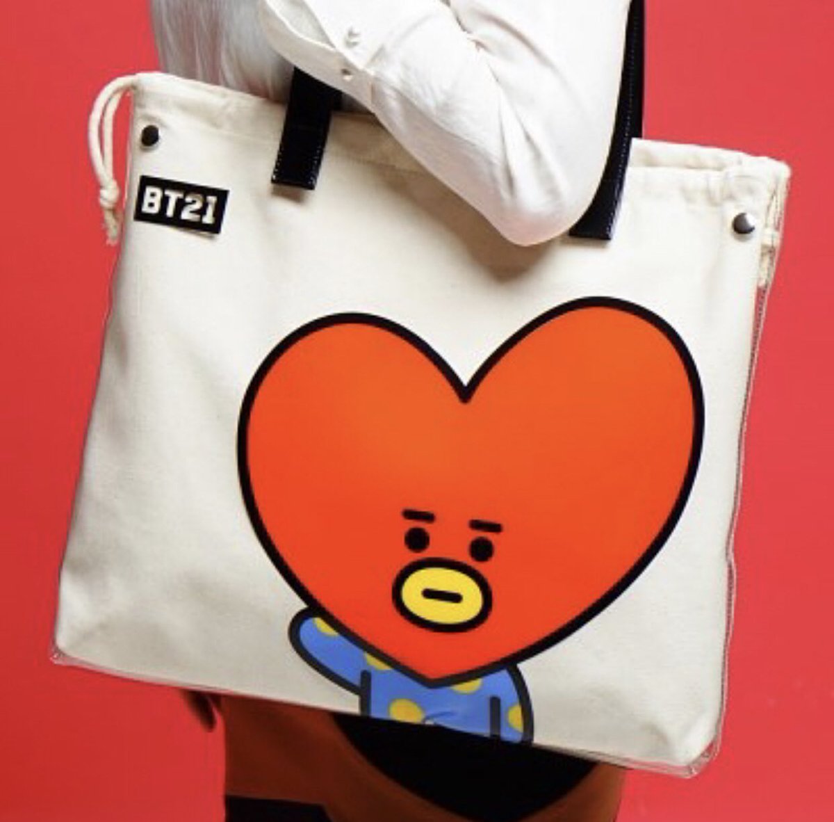 kpop_medley's tweet photo. New BT21 item alert!
BT21 PVC Shoulder Bag
Size: 450 x 340 x 50 mm
Not sure if already released or towards end of this month like other items.
#BT21 #BTS #BT21pvcbag #pasabuy #kpopmerch #linefriends #BT21ecobag #BT21merch #BTSBurnTheStage #BT21bag
@BTS_twt @BT21_ https://t.co/bLDE0WP6TB