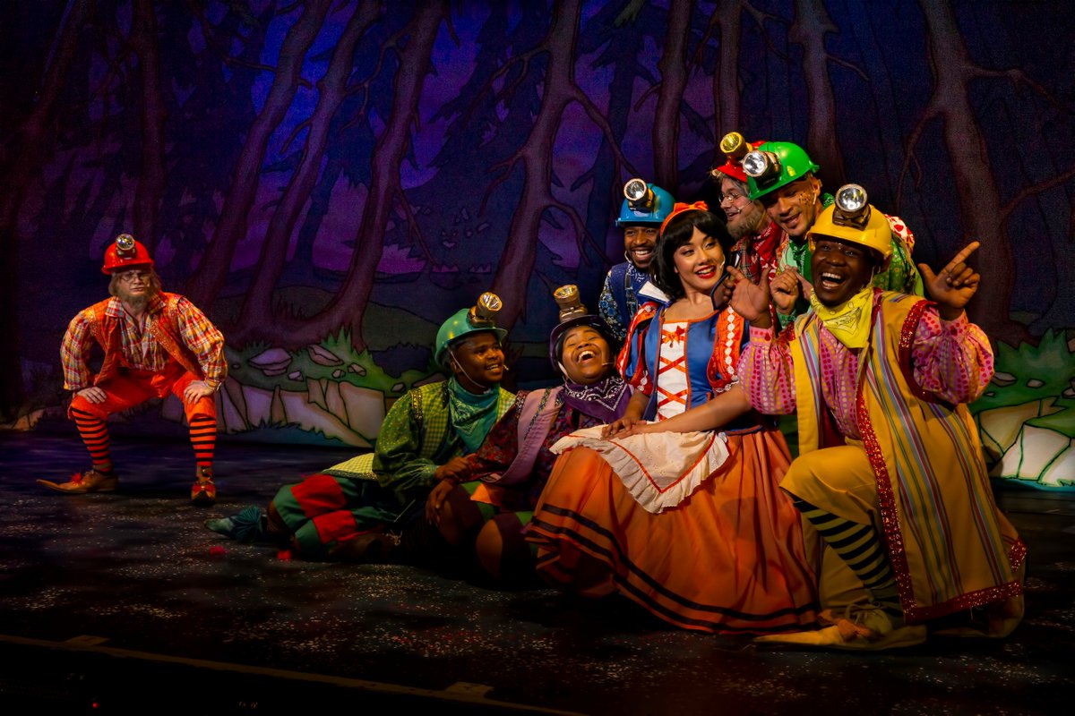 joburgtheatre's tweet photo. Performances at 11am & 3pm today ππΏπΊπΏ
#SnowWhitePantoSA #Cast #LiveSaturdays #TheatreLoving
Images by CornΓ© du Plessis
@movinginto @emilLeHoff @LinDough @mattcouncihan @snecomedy @msblkberry @nonispear @esihle_M @JPRoss20 @DanielKGeddes @sebeleo https://t.co/9orWNPjd8o